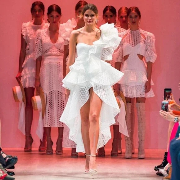 💋UBER GORGE!💋White Floral Crochet One Shoulder Ruffled Asymmetrical Dress - Picture 6 of 16